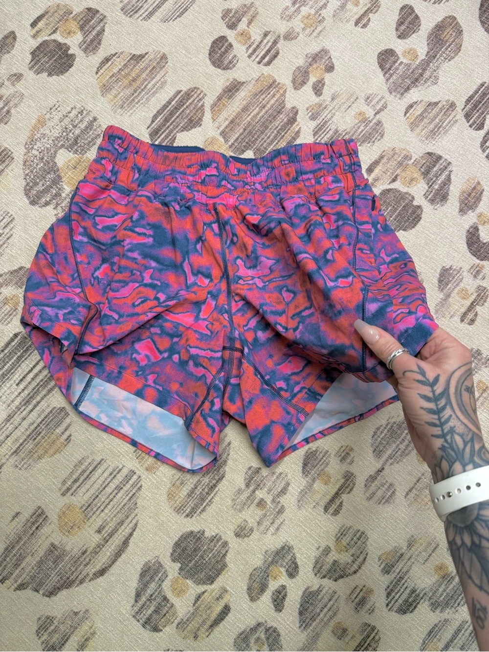 ❌SOLD❌Lululemon Women’s Active Running Shorts in Pink & Blue 8